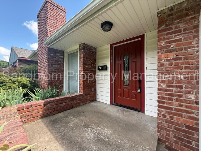 Building Photo - FOR LEASE | Midtown Tulsa | Available NOW!