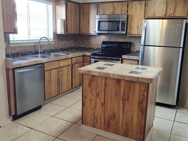 Building Photo - 250 El Dorado Blvd