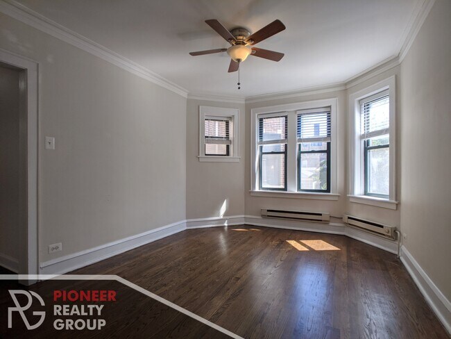 Foto del edificio - 3835 N Greenview Ave