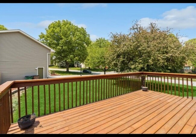 Building Photo - 5200 Aspen Dr