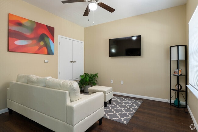 2BR, 1BA - 778SF - La Hacienda at Villa Victoria