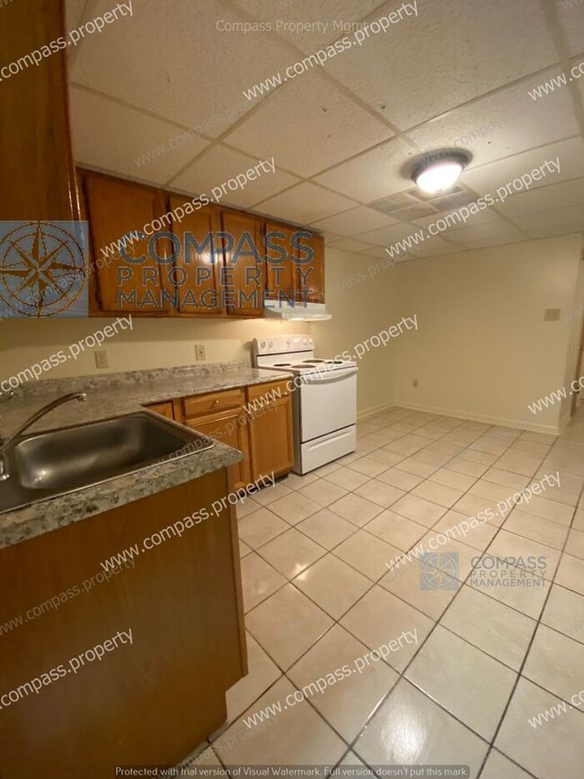 Building Photo - $1295 - 3 Bed, 1 Bath Basement Apartment -...