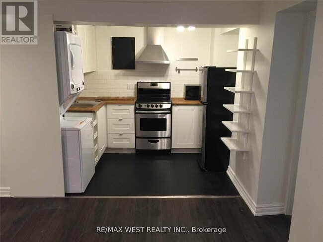 Building Photo - 152 Dowling Ave