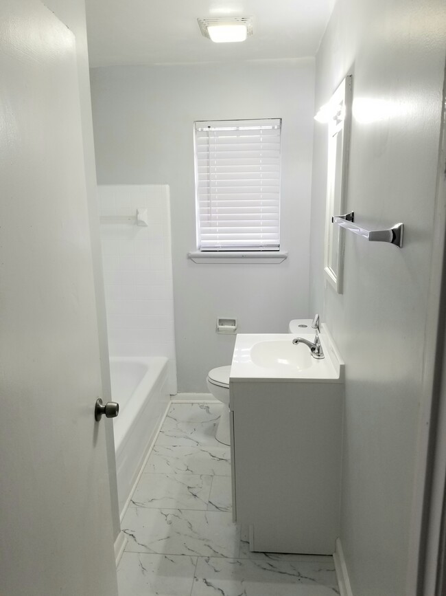 Guest Bathroom - 409 Longview Dr