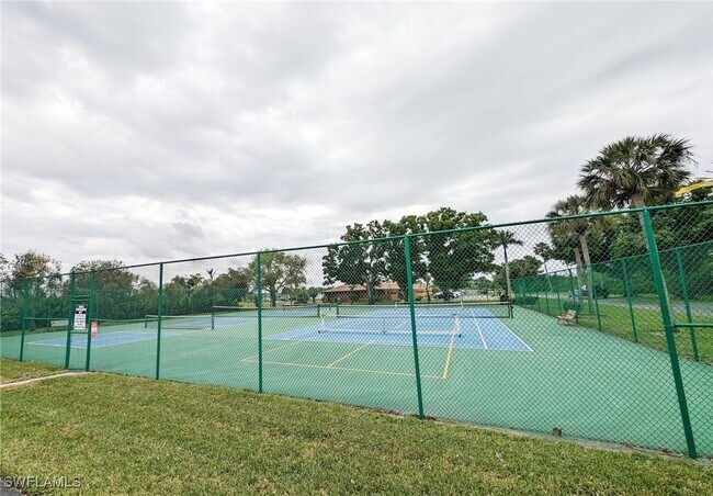 Foto del edificio - 16100 Bay Pointe Blvd