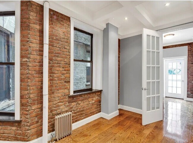 Foto del edificio - 5 W 103rd St