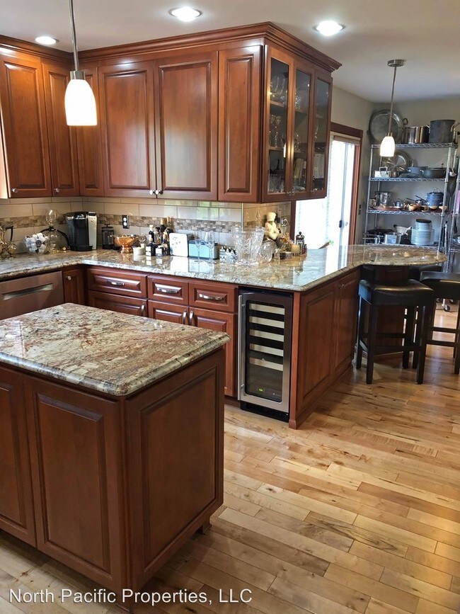 Building Photo - 3 br, 3 bath House - 1858 S Bennett Dr