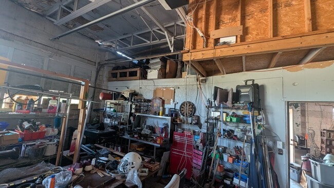 Building Photo - 430 E Brockett St