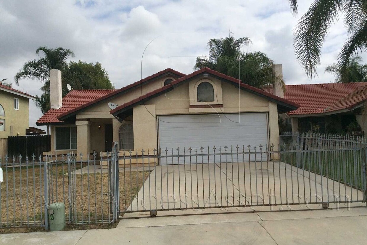 Primary Photo - Lovely 3 Bed/2 Bath Home Located In Fabulo...