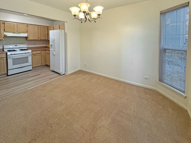 Building Photo - 3 Bedroom 2.5 Bath Townhome in Desirable H...