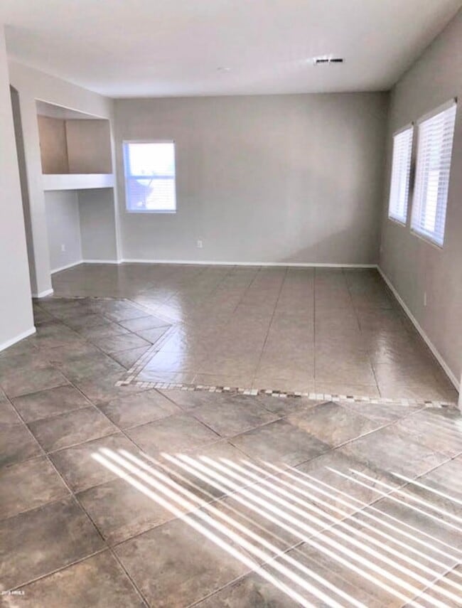 Building Photo - Beautiful 4 Bedoom/2.5 Bath home located in Coldwater Springs community Avondale AZ! Large Loft &...