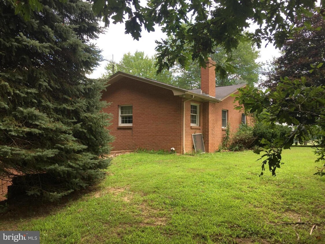 1647 Cedar Grove Rd, Winchester, VA 22603 House Rental in Winchester