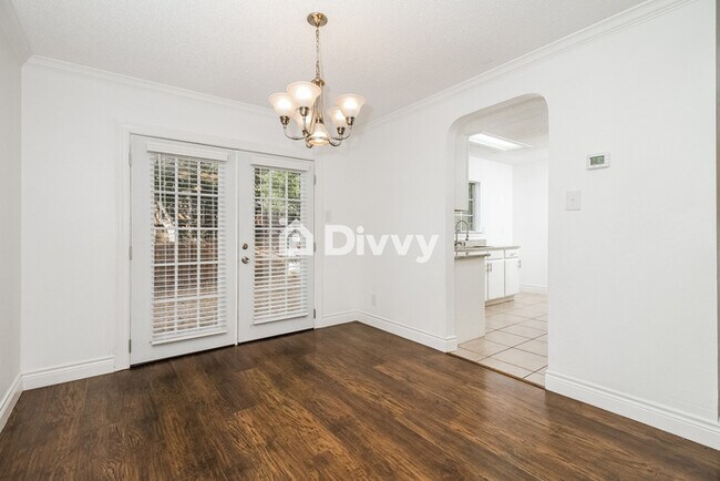 Building Photo - 6614 Honeyridge Ln