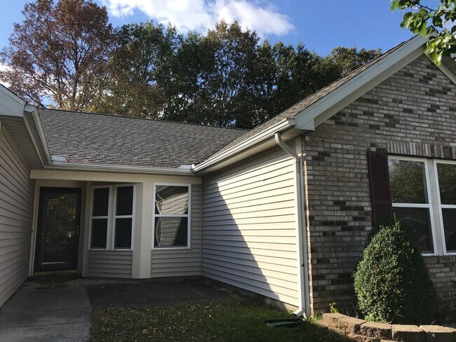 Building Photo - 3 Bedroom 2 Bath plus Office/Den