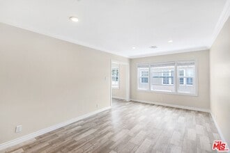 Building Photo - 8613 1/4 W Olympic Blvd