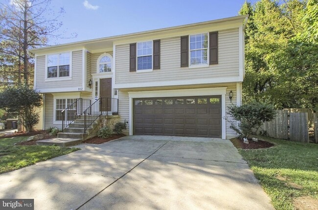 Photo - 102 W Deer Park Rd House