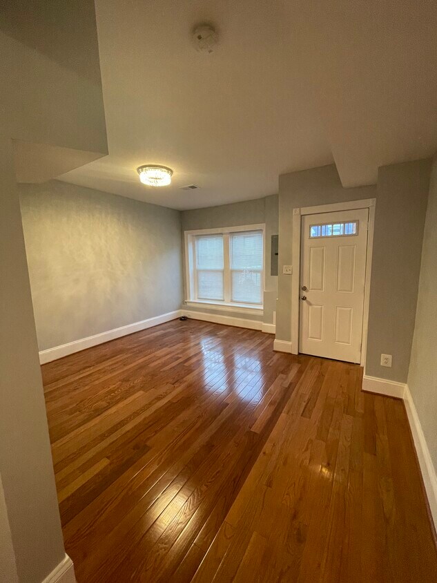 Living room - 424 Elm St NW