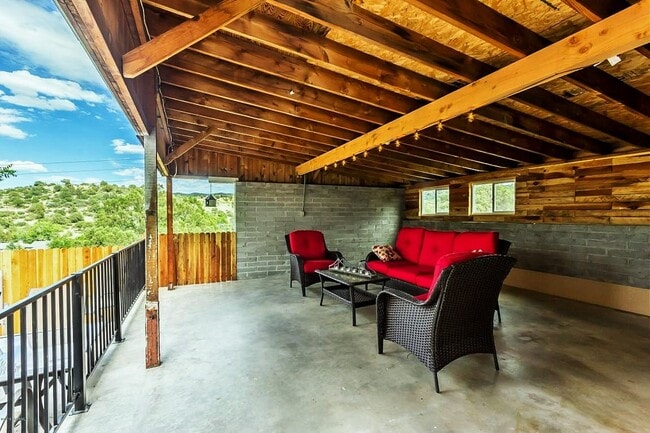 Foto del edificio - 351 S Mt Vernon Ave