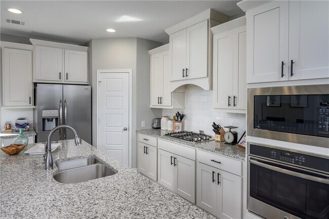 Building Photo - 6400 Llano Stage Trl