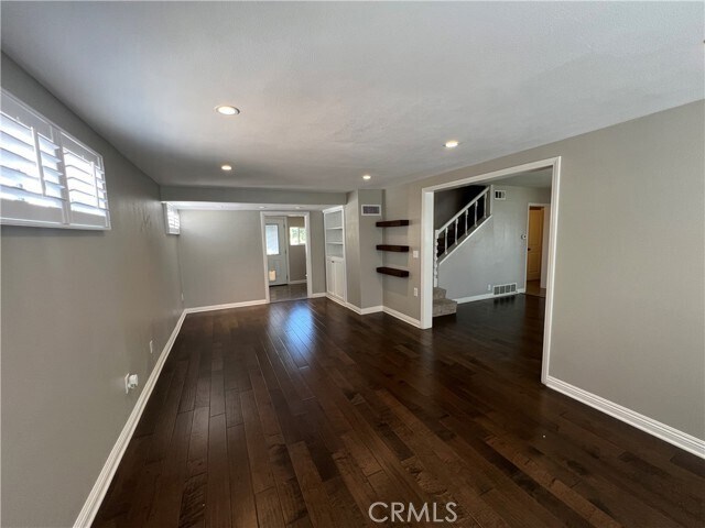 Foto del edificio - 1120 N Fairvalley Ave