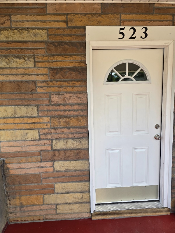 Foto del edificio - 523 Logan Ave