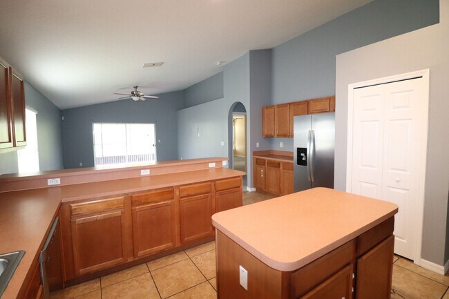 Building Photo - 324 Red Kite Dr