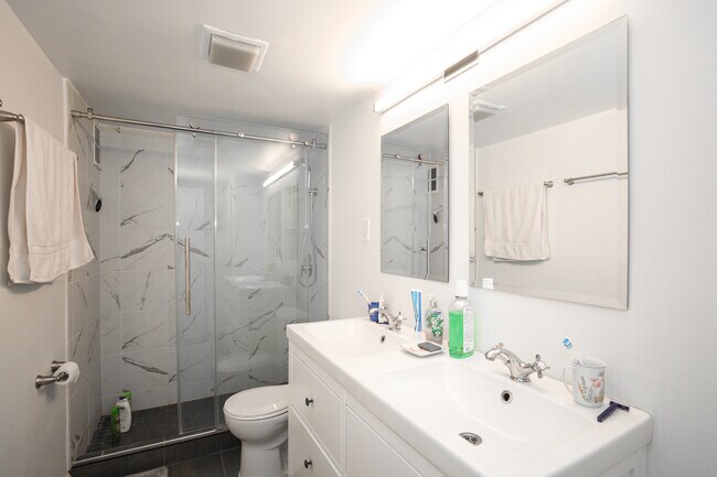 Foto del edificio - 4201 Cathedral Ave NW