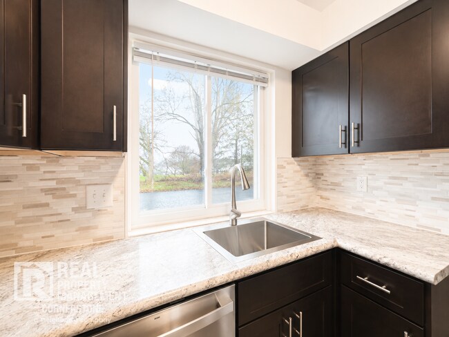 Building Photo - Modern Comfort Meets Peaceful Living