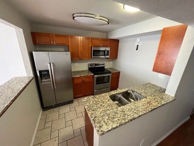 Building Photo - 2 Bedroom, 2 Bath in Grantwood!