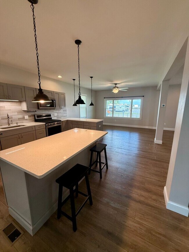 Foto del edificio - 3 Bedroom Home Available in Bath