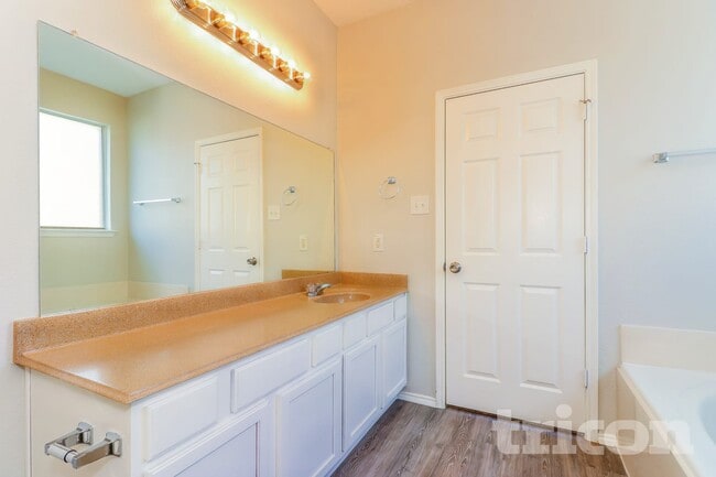 Building Photo - 716 Kentucky Derby Ln