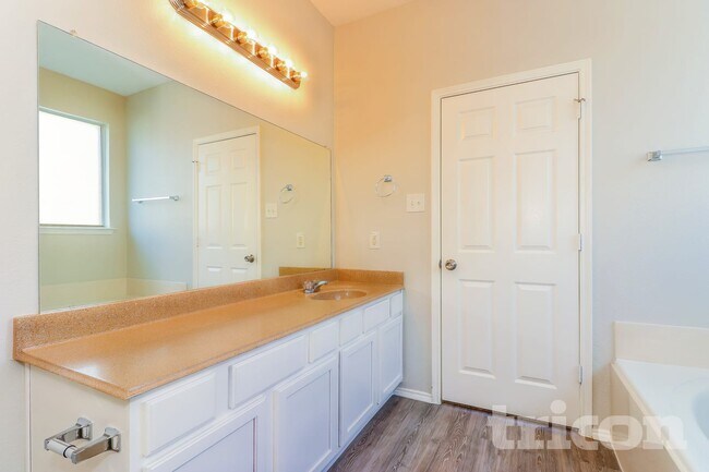 Foto del edificio - 716 Kentucky Derby Ln