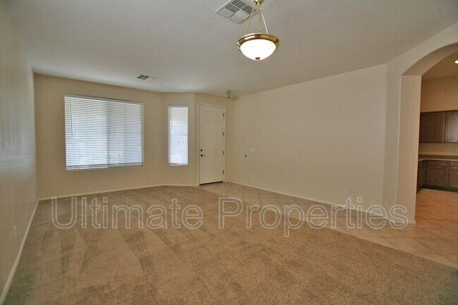 Foto del edificio - 14443 W Hearn Rd