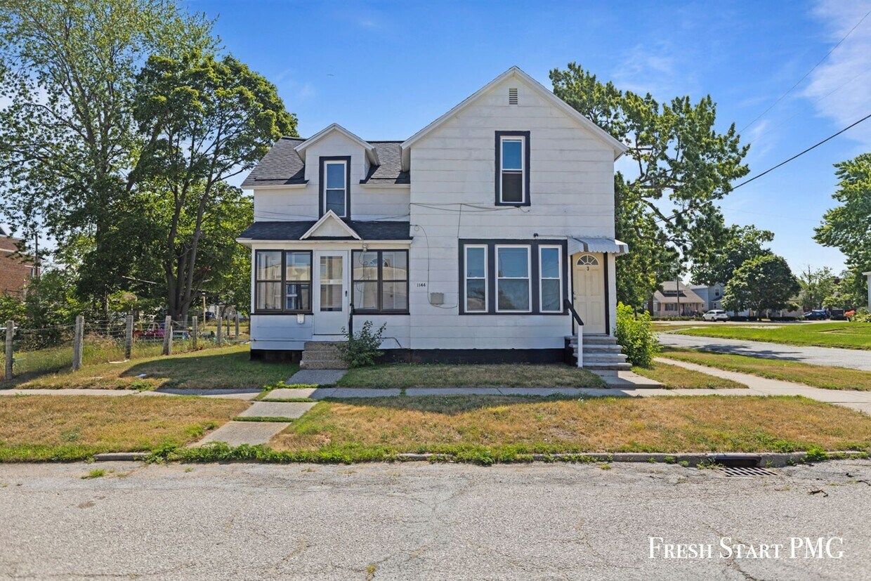 Primary Photo - 1144 First St