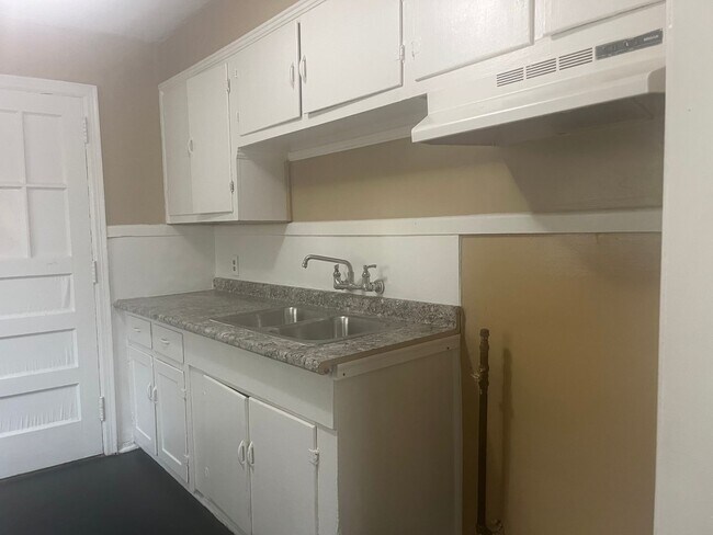 Building Photo - Cozy 1 bed/ 1bath duplex for rent!