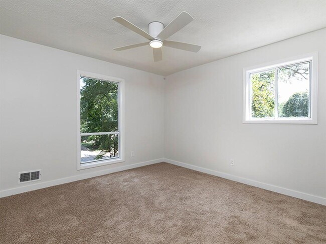 Foto del edificio - 2506 Kingsley Dr NE