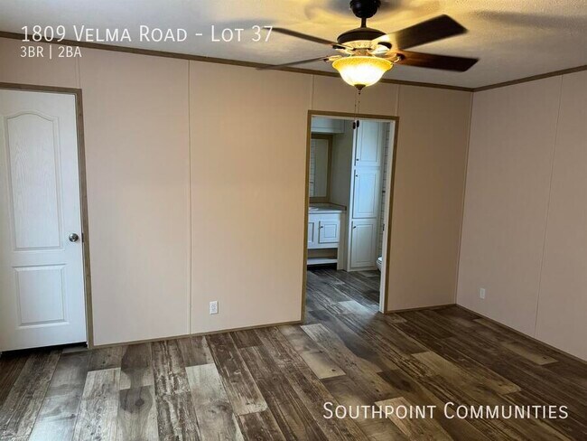 Foto del edificio - 1809 Velma Rd