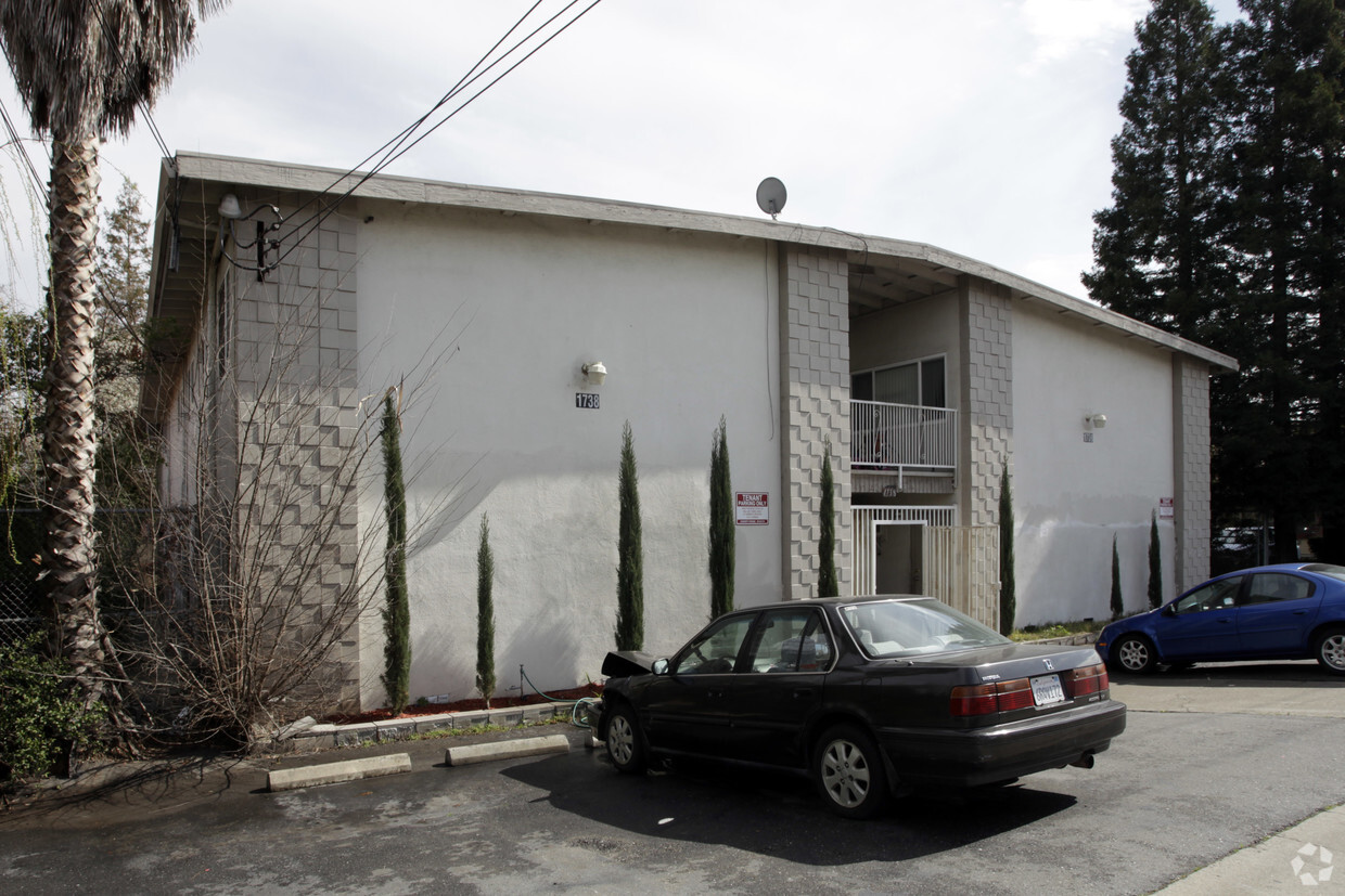 Building Photo - 1738 Bell St