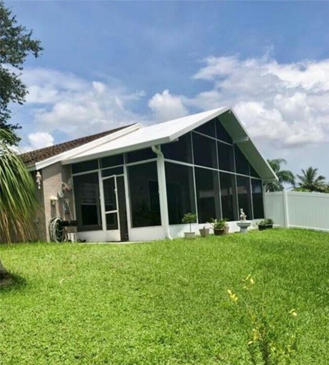 Building Photo - 1770 Sawgrass Cir