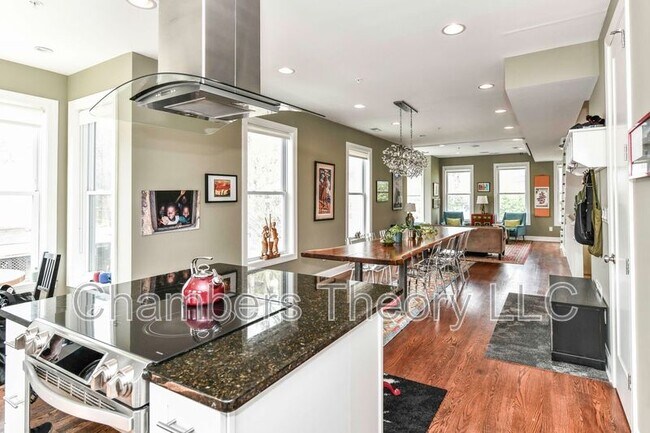 Foto del edificio - 301 K Street NE