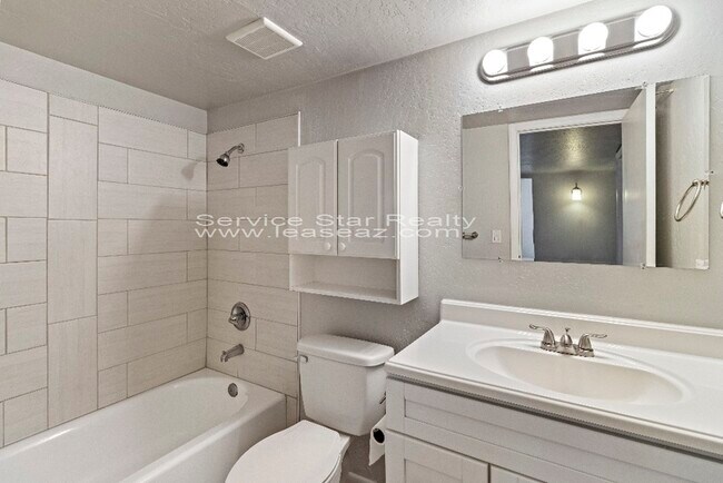 Building Photo - 4610 N 68th St