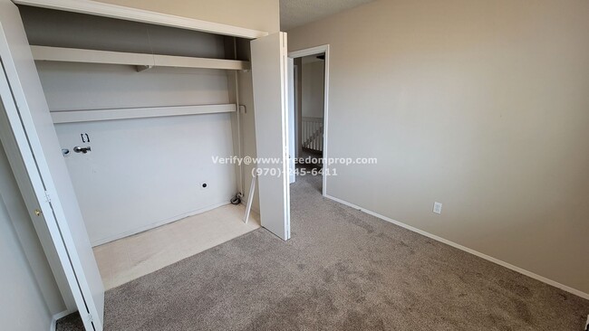 Building Photo - Conveniently Located 2+ Bedroom 2.5 Bath C...