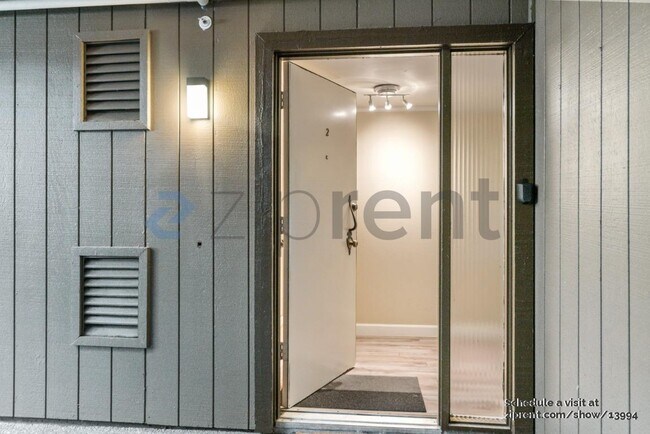 Foto del edificio - 3335 Brittan Ave