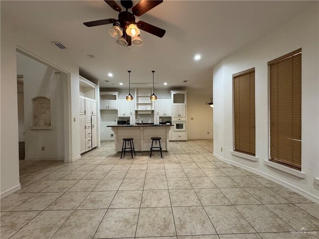 Building Photo - 4012 Ulex Ave