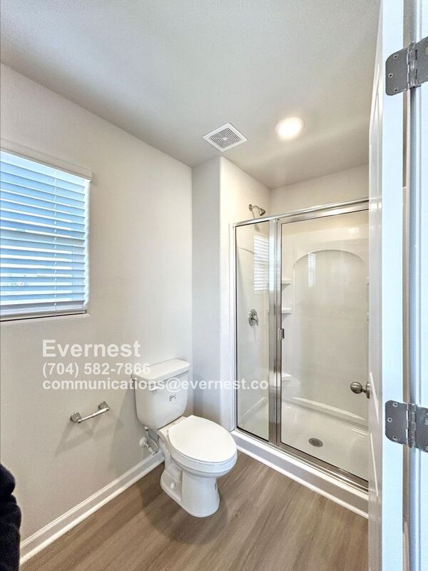 Foto del edificio - 217 Aniston Ln