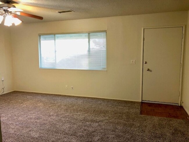 Building Photo - Beautiful & Clean Home in Orangevale