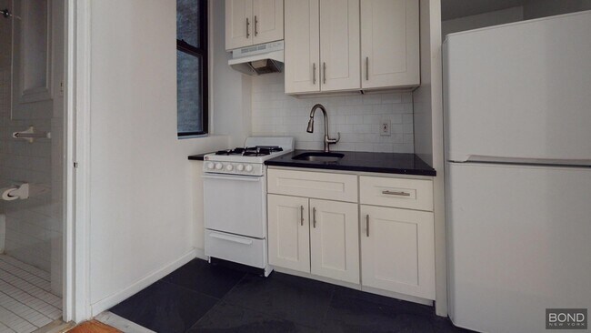 Foto del edificio - 158 E 82nd St