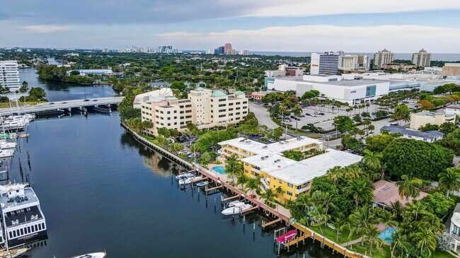 Foto del edificio - 815 Middle River Dr