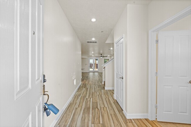 Foto del edificio - 15623 Harris Canyon Ln