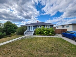 Building Photo - 35 McLaughlin Crescent